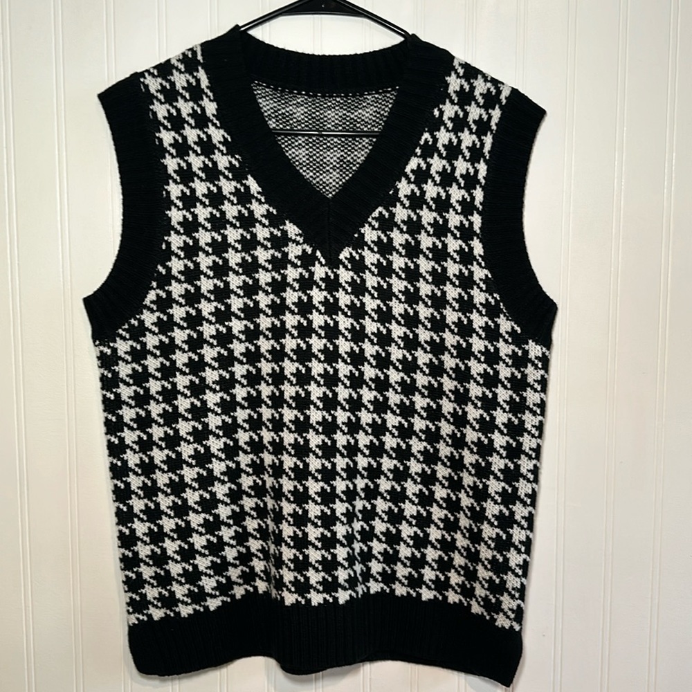 Size medium women’s fashion sweater vest